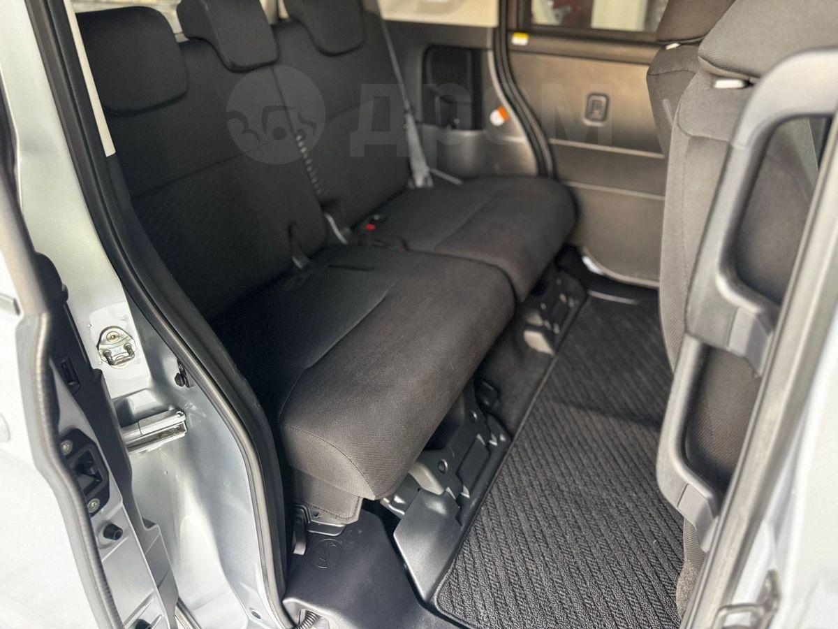 В105410 Toyota Roomy M900A-0077565