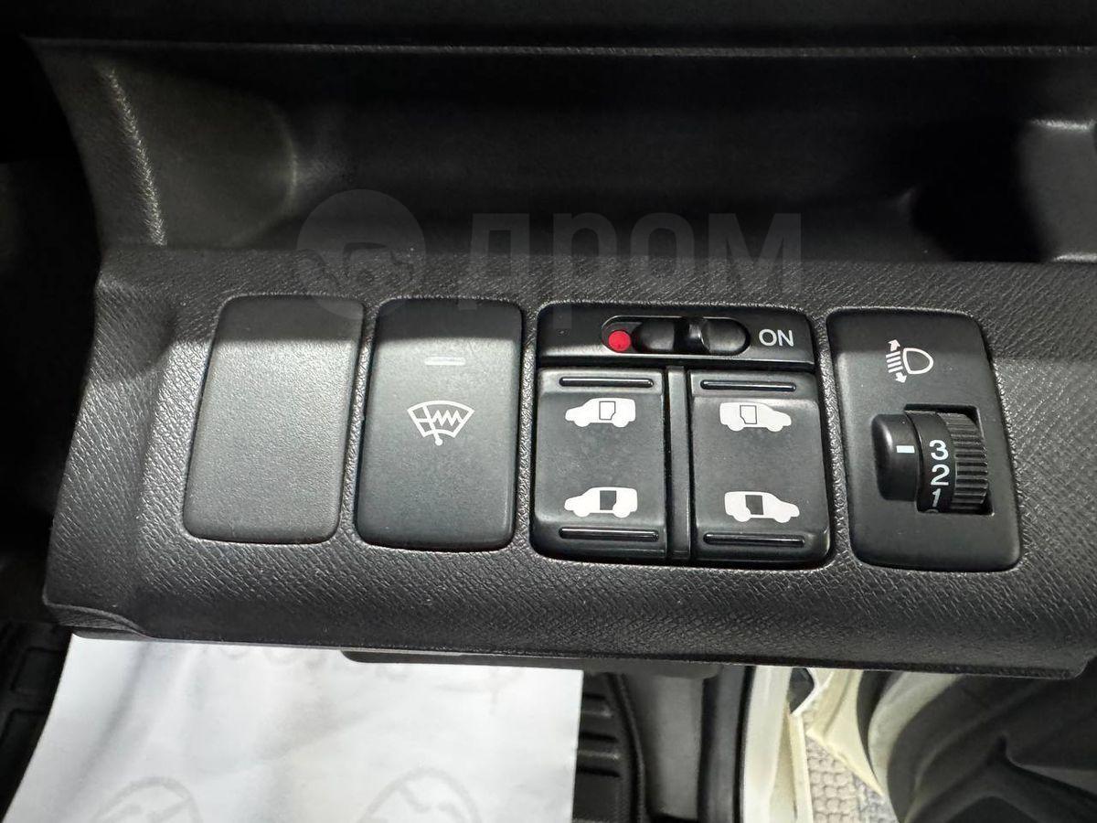 В105492 HONDA STEPWGN 2009 RK2-1000929