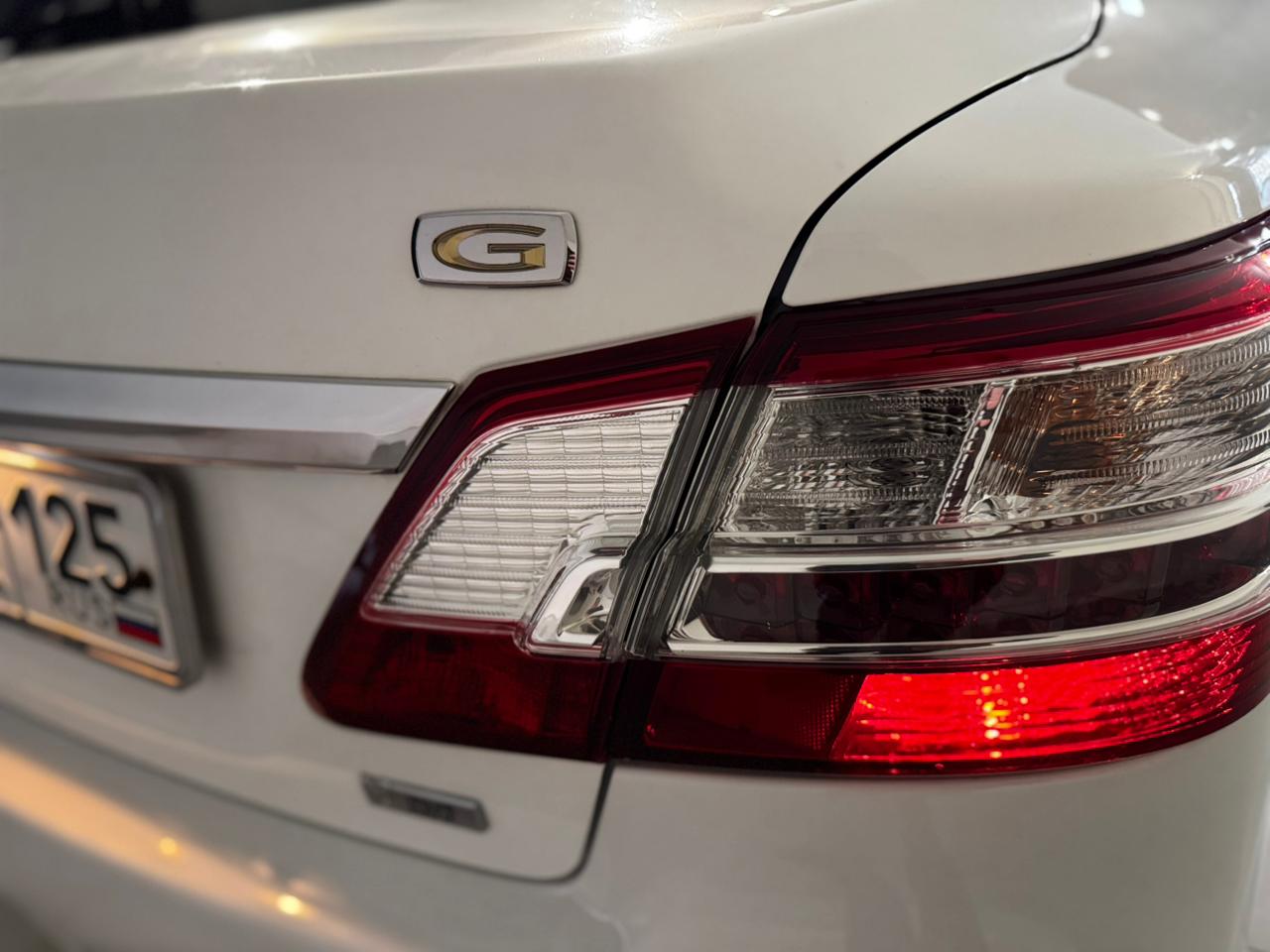 К105191 Toyota Premio 2010 ZRT261-3014400