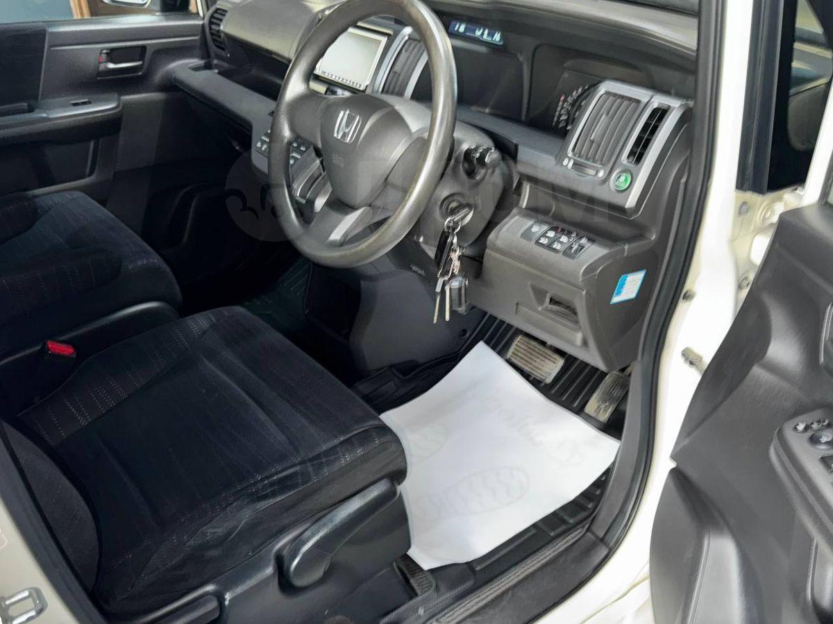 В105492 HONDA STEPWGN 2009 RK2-1000929