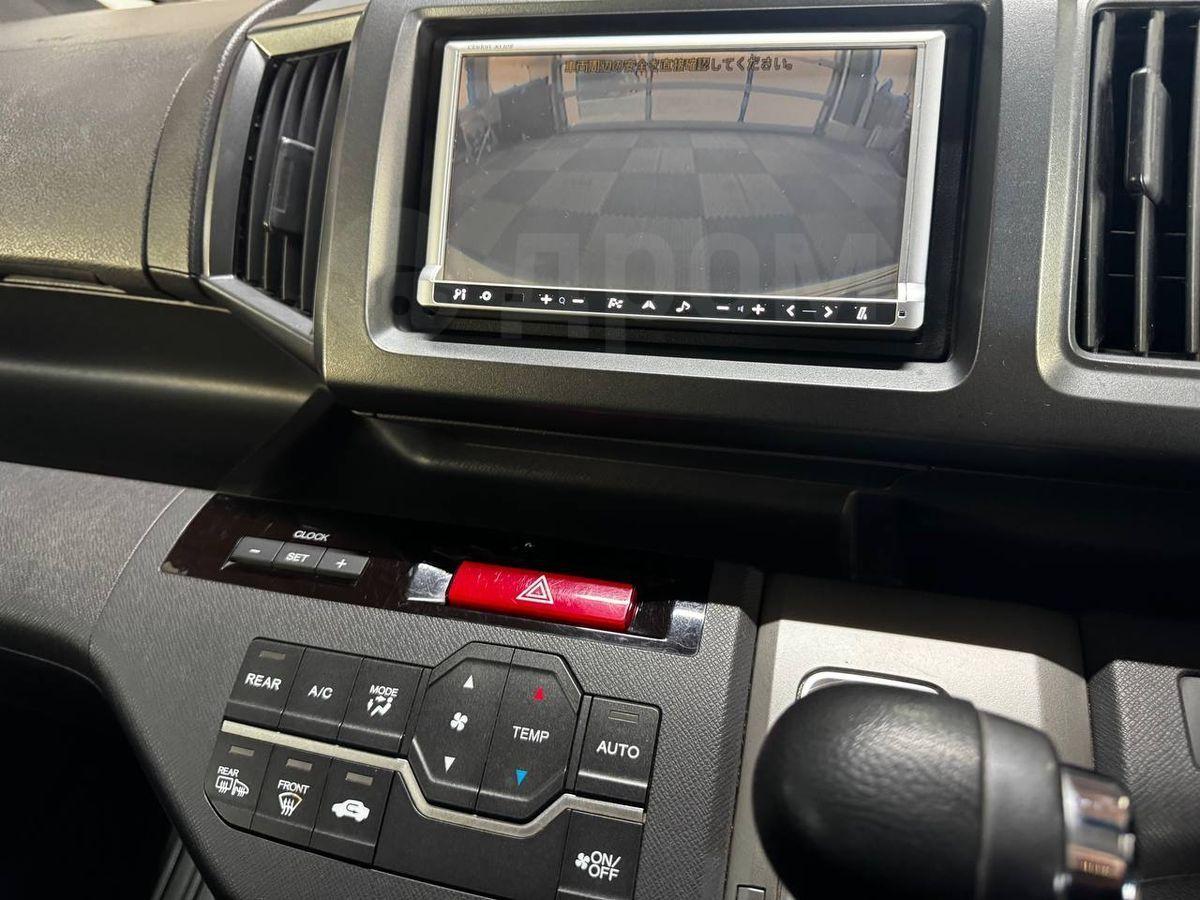 В105492 HONDA STEPWGN 2009 RK2-1000929