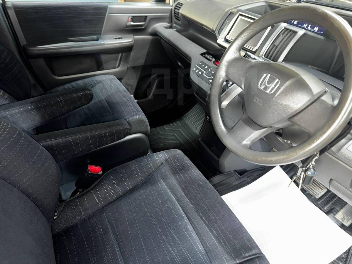 В105492 HONDA STEPWGN 2009 RK2-1000929