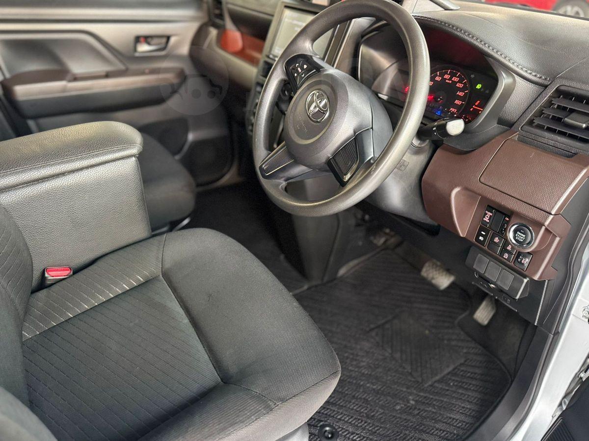 В105410 Toyota Roomy M900A-0077565