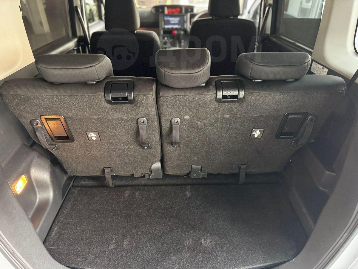 В105410 Toyota Roomy M900A-0077565