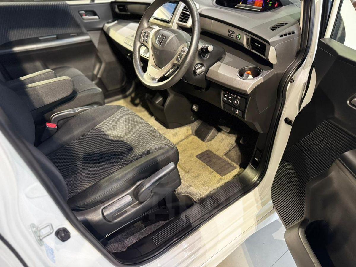 К105353 Honda Freed Hybrid 2013 GP3-3000064