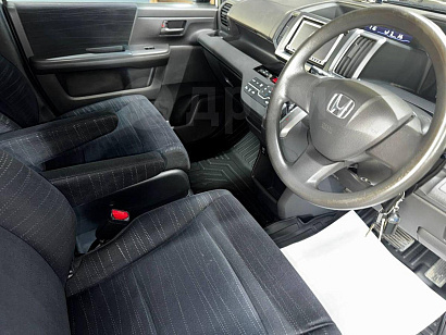 В105492 HONDA STEPWGN 2009 RK2-1000929